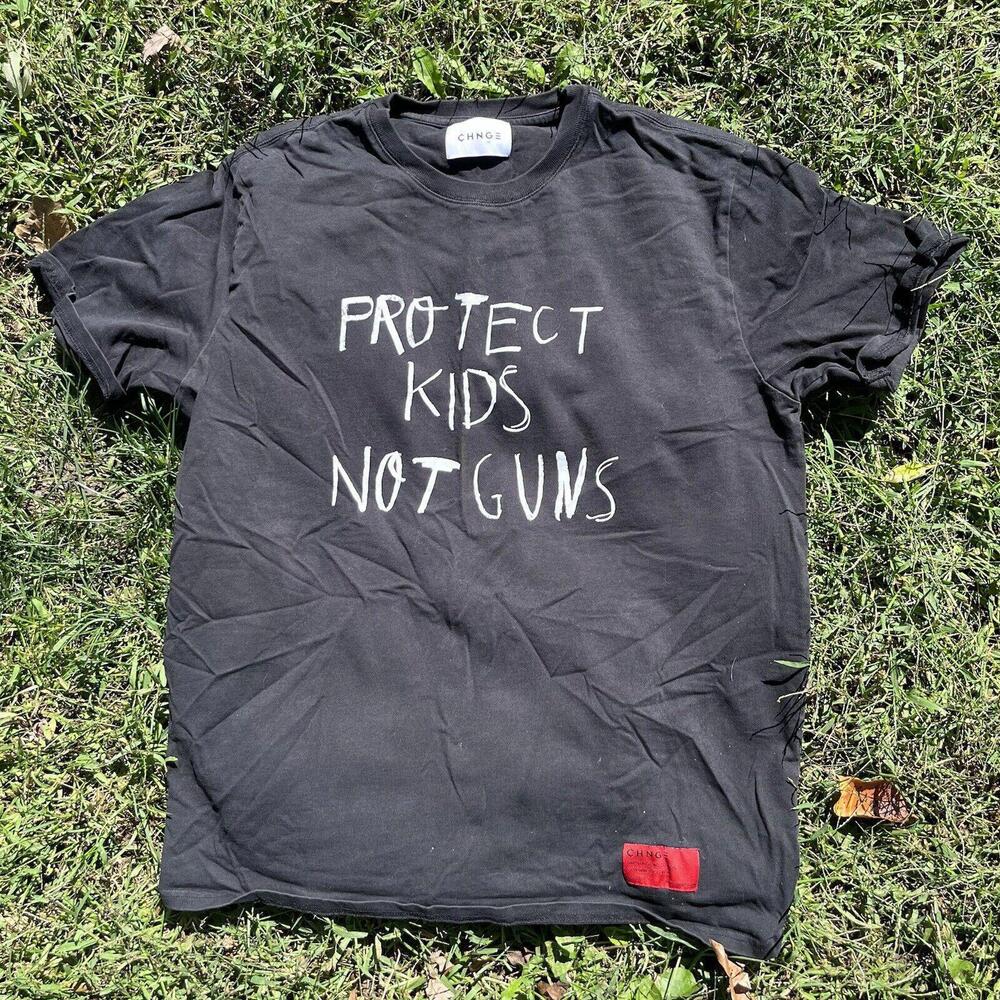 CHNGE "Protect Kids Not Guns" Short Sleeve Black T Shirt Men's Size Large - NWT